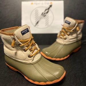 🚨🚨 SOLD 🚨🚨Women Sperry Waterproof emboss wool